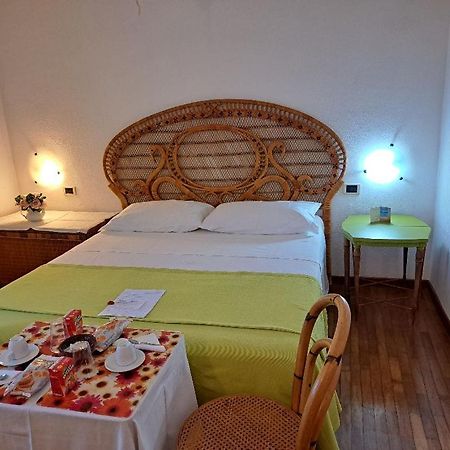 Il Profumo Di Ginestre Bed and Breakfast Olbia Buitenkant foto