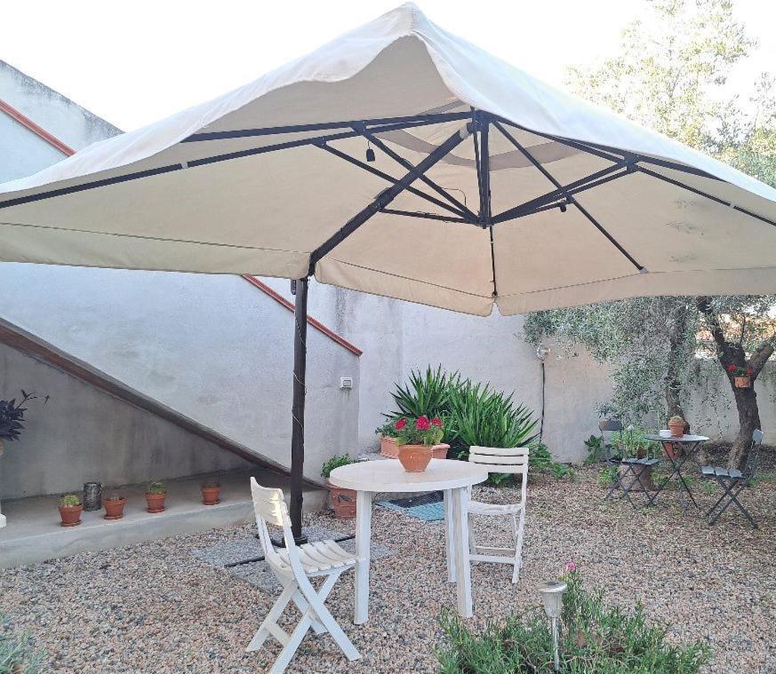 Il Profumo Di Ginestre Bed and Breakfast Olbia Buitenkant foto